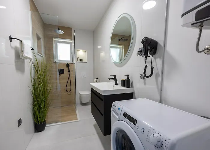 La Storia * マカルスカ