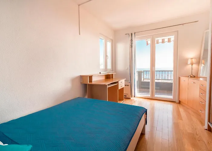 La Storia * マカルスカ