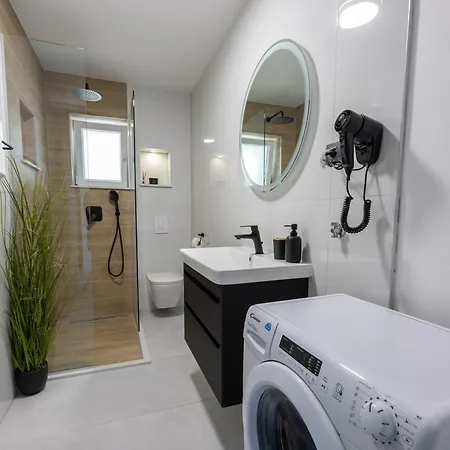 斯托利亚公寓 * 马卡尔斯卡